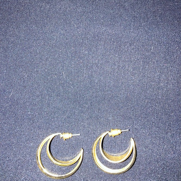 Classic  gold tone double hoop, approx 1 inch - Picture 3 of 3